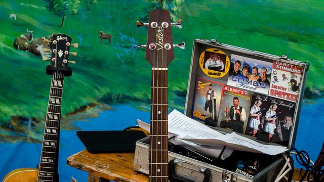 14857487915-fed4fa0e4c-z